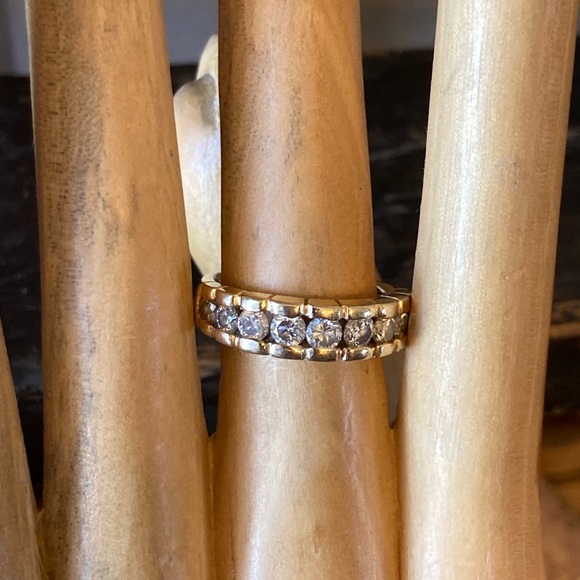 Stunning Anniversary gold and diamond ring - Picture 6 of 6